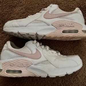 Woman’s running shoe Nike